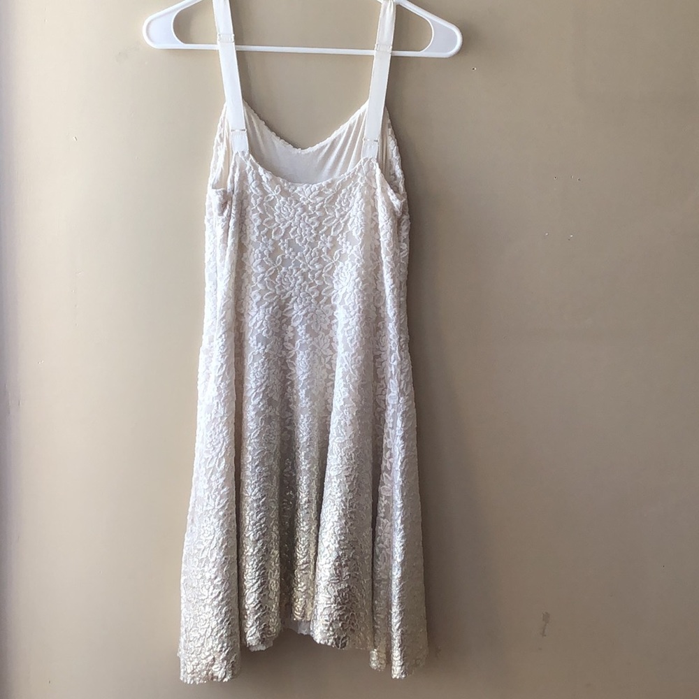 Free People Cream & Gold Lace Spaghetti Strap Dress Size Medium Asymmetrical Hem - Picture 2 of 9